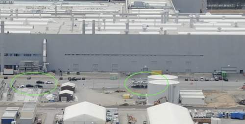 Weiße Model Y Performance in Grünheide