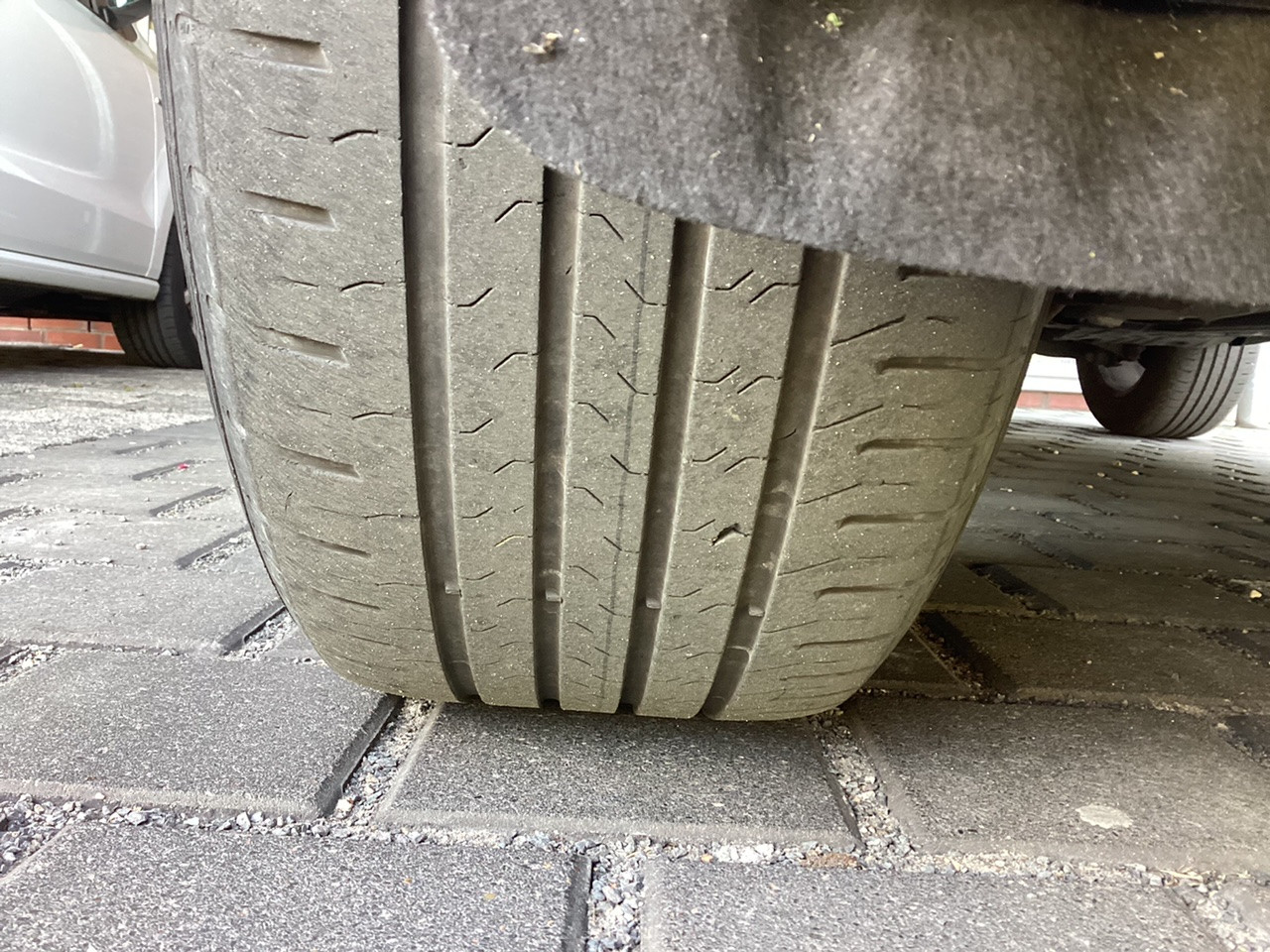 Reifen, Conti, Hinten innen angefahren XC60 BJ.16