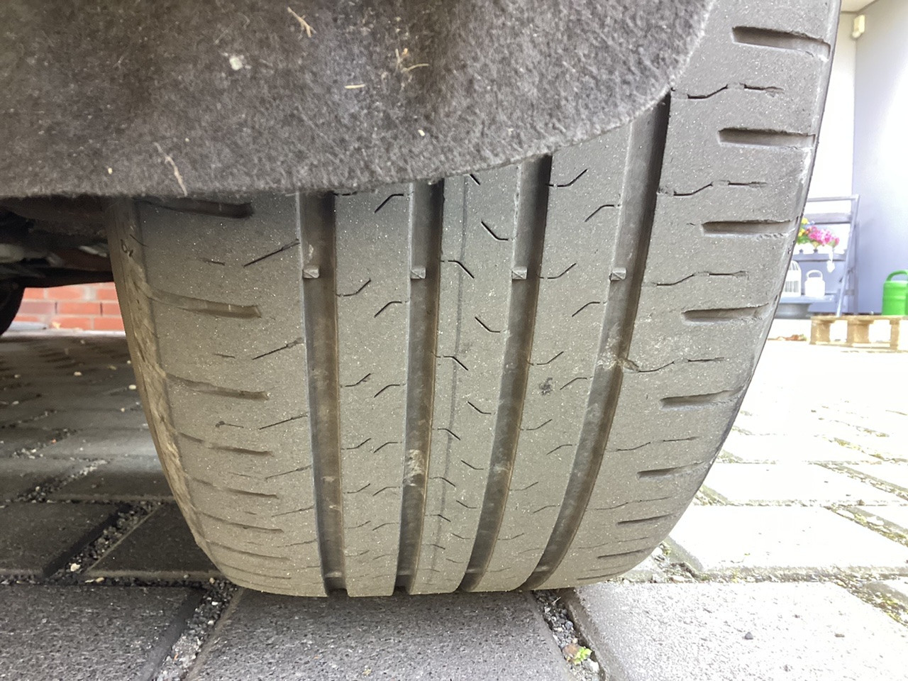 Reifen, Conti, Hinten innen angefahren XC60 BJ.16