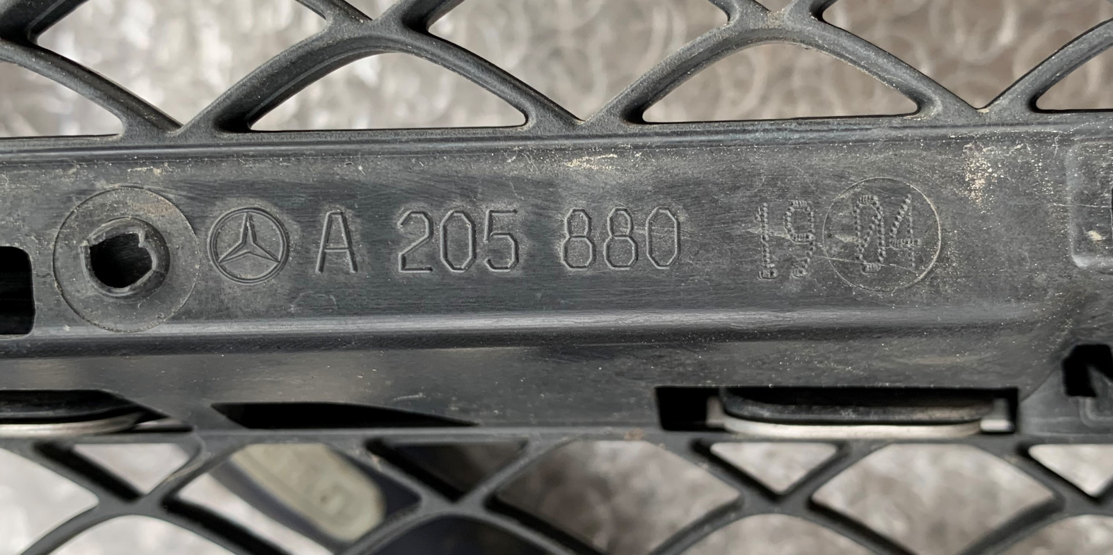 W205 Avantgarde Kühlergrill auf Diamantgrill umrüsten?