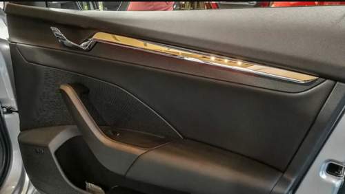 Integrierter Spiegel in allen Türen