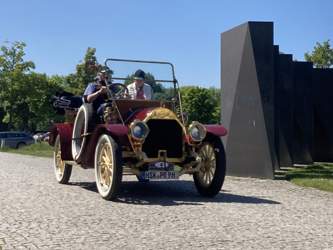 13b75524-b32a-42b5-b5c6-f978bcaf7538