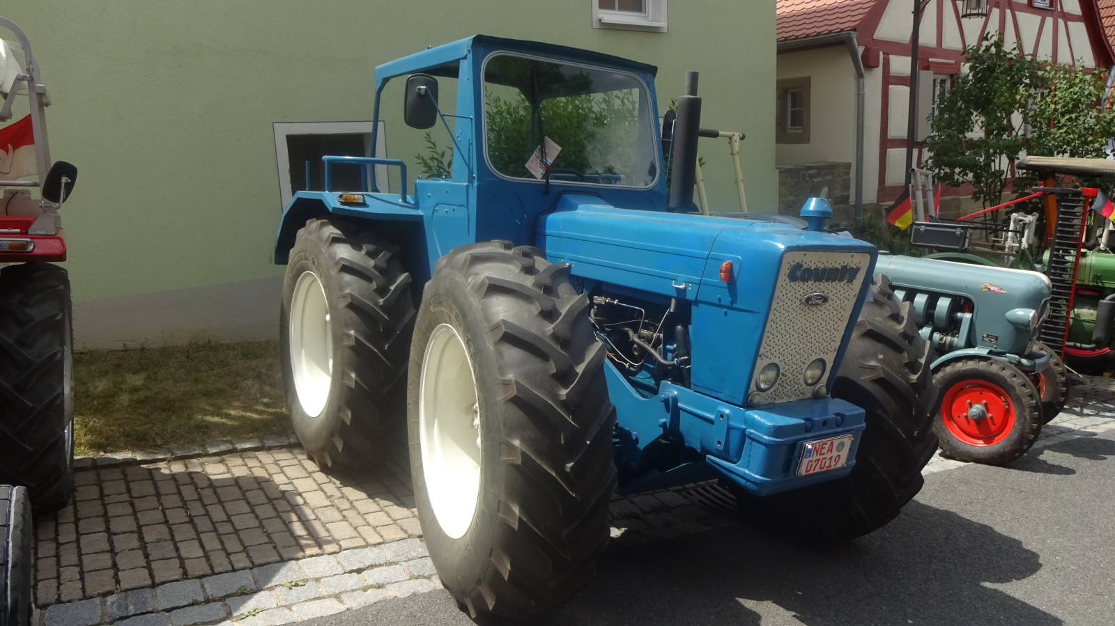 traktor-ford-5000-county