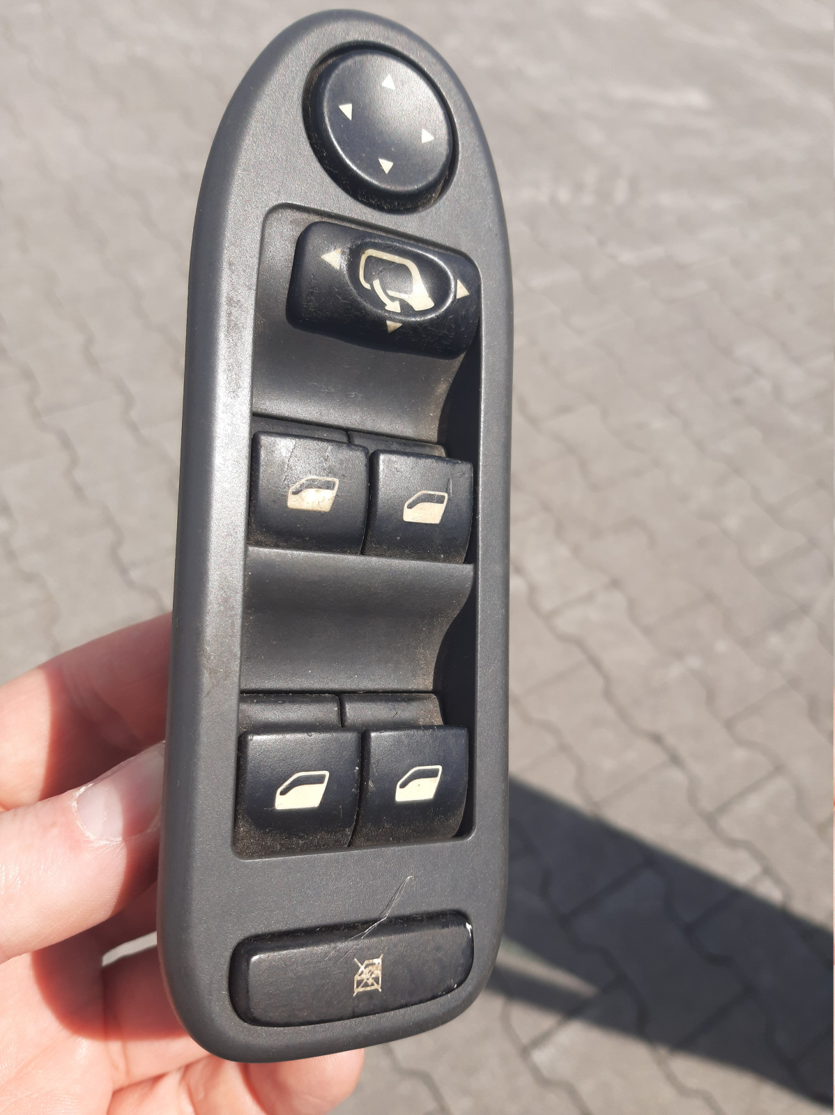 Fensterheber defekt, Türverkleidung demontieren.