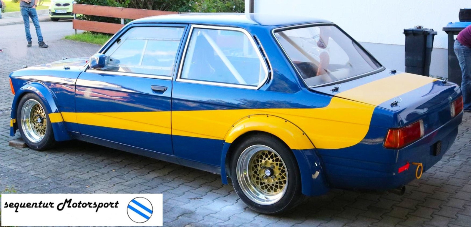 Auto aus Einzelteilen zusammenbauen