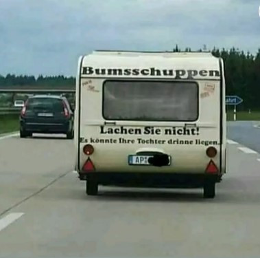 Vielleicht so: Ein Witzefred - um die Biker auf zu lockern