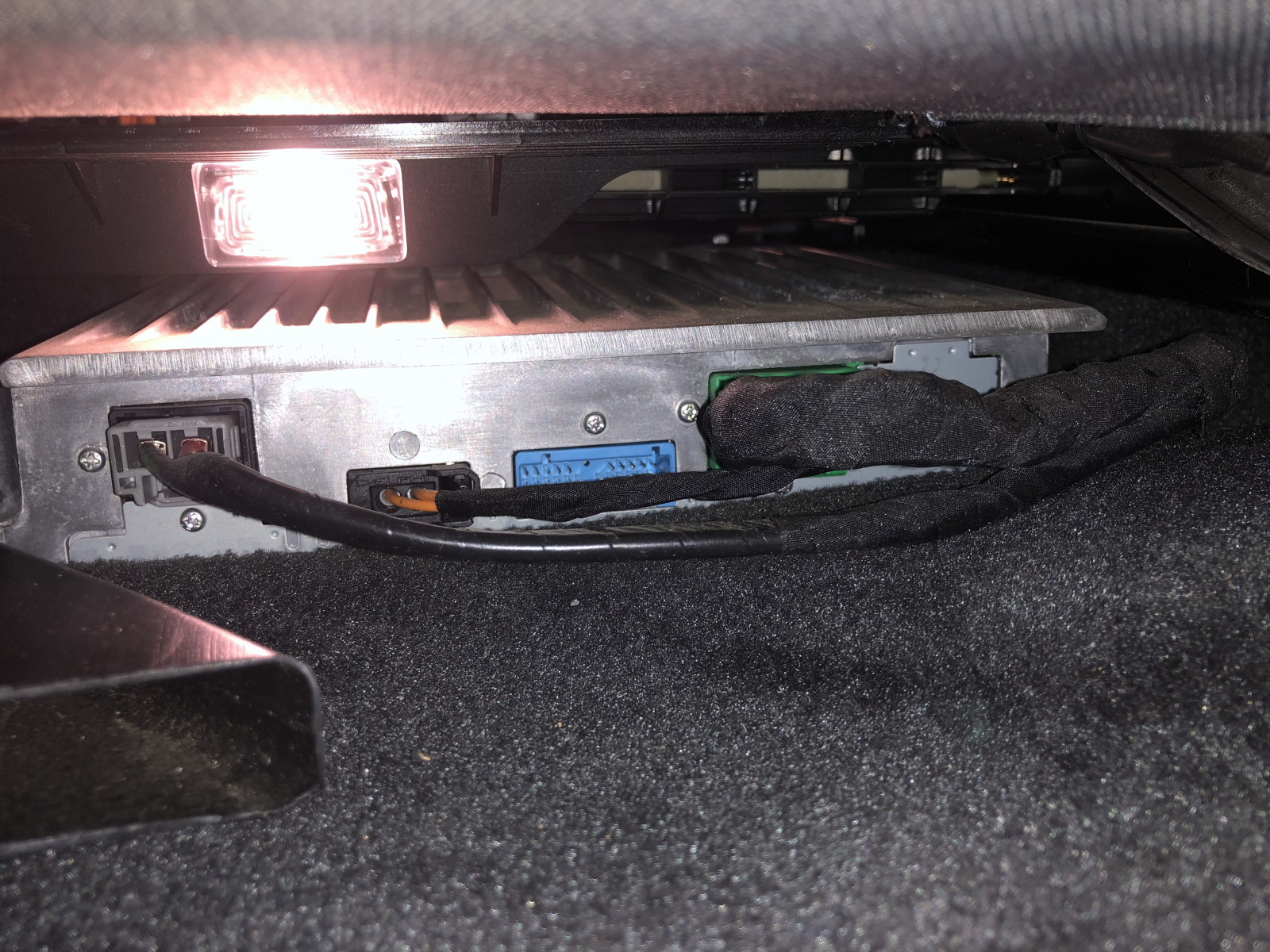 Fahrzeug mit Premium Sound + SUB gesucht