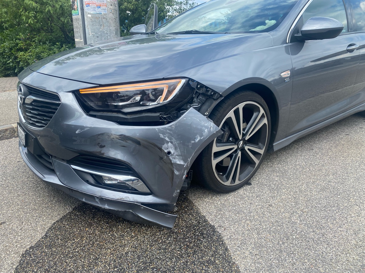 Heckschadenreparatur ohne und mit Beilackierung