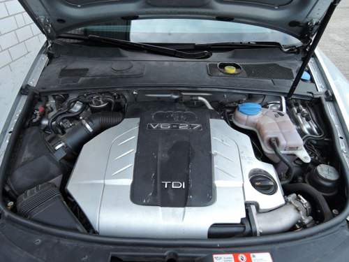 Motorraum wieder komplett