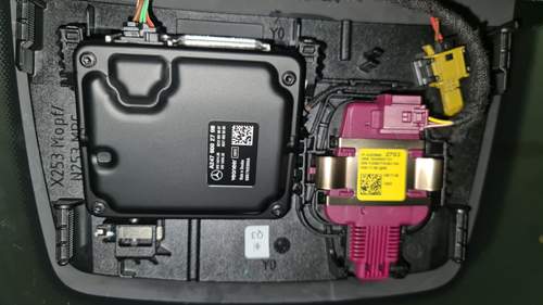 So sieht das bei mir hinter der Blende an der Frontscheibe aus.jpg