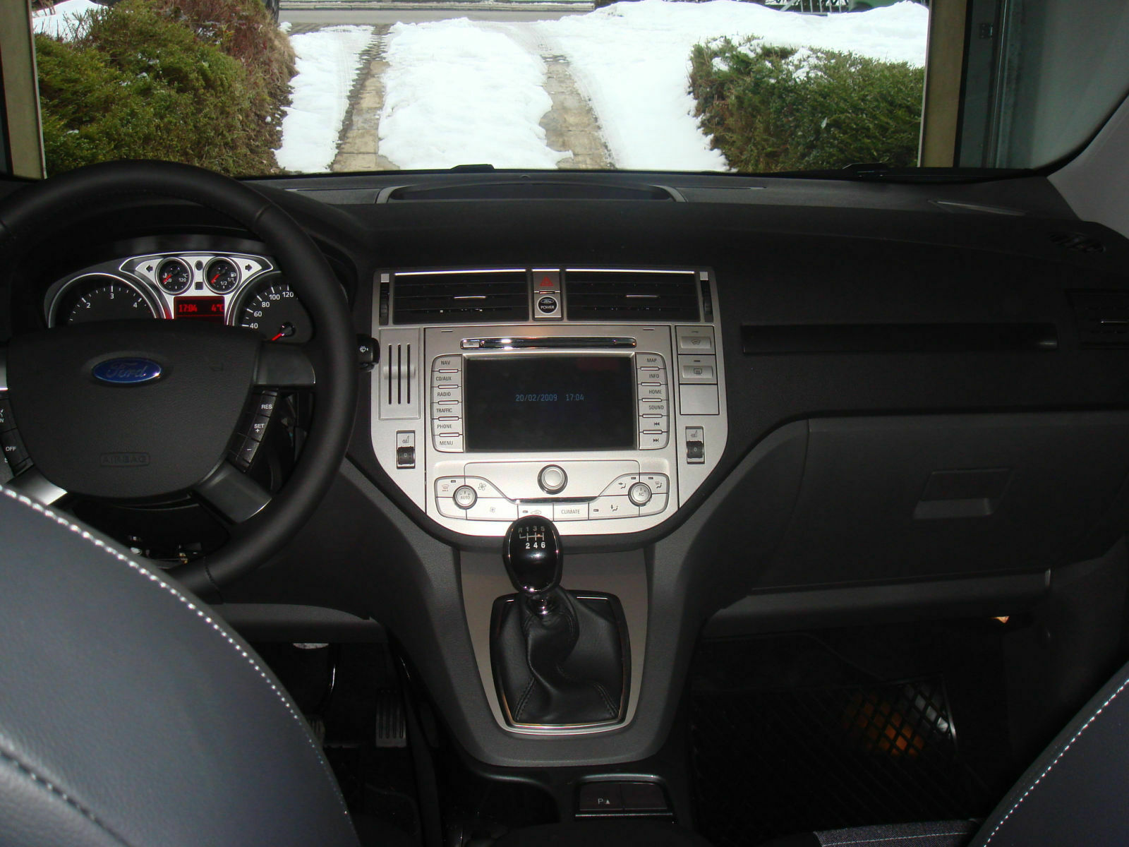 Navi ab Werk oder mobile Version an die Scheibe pappen?