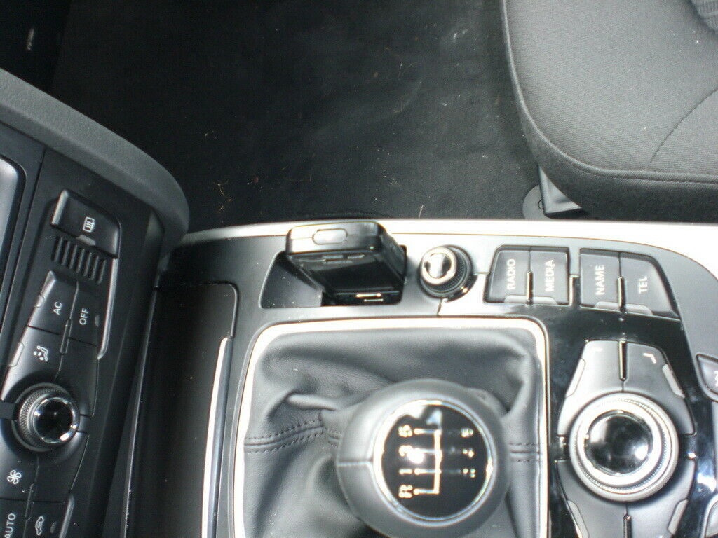 ''Getränkehalter-Löcher'' Mittelkonsole - Kleiner Hinweis...