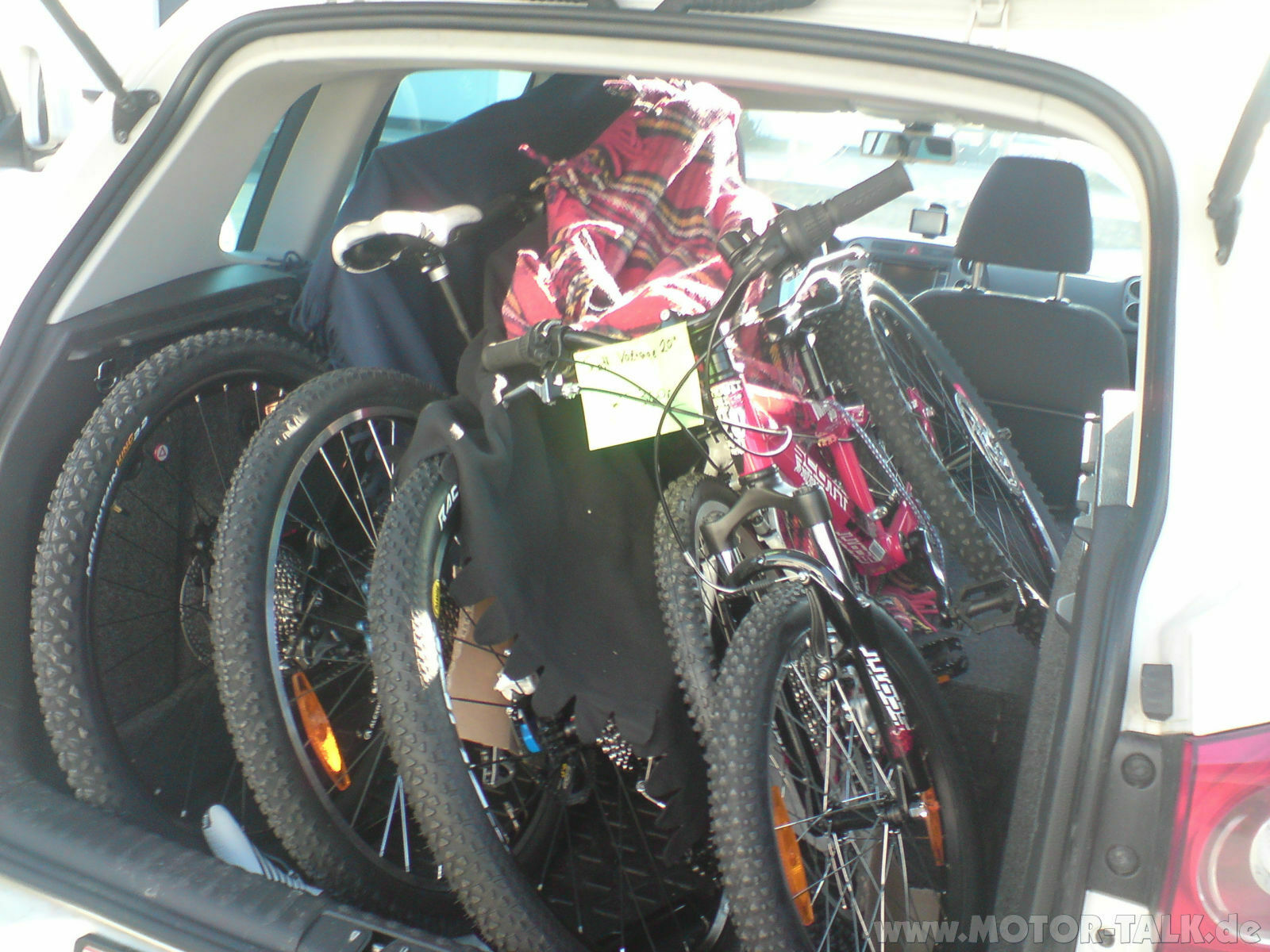 Urlaubsfahrt mit 4 personen im tiguan, reicht der kofferraum aus?