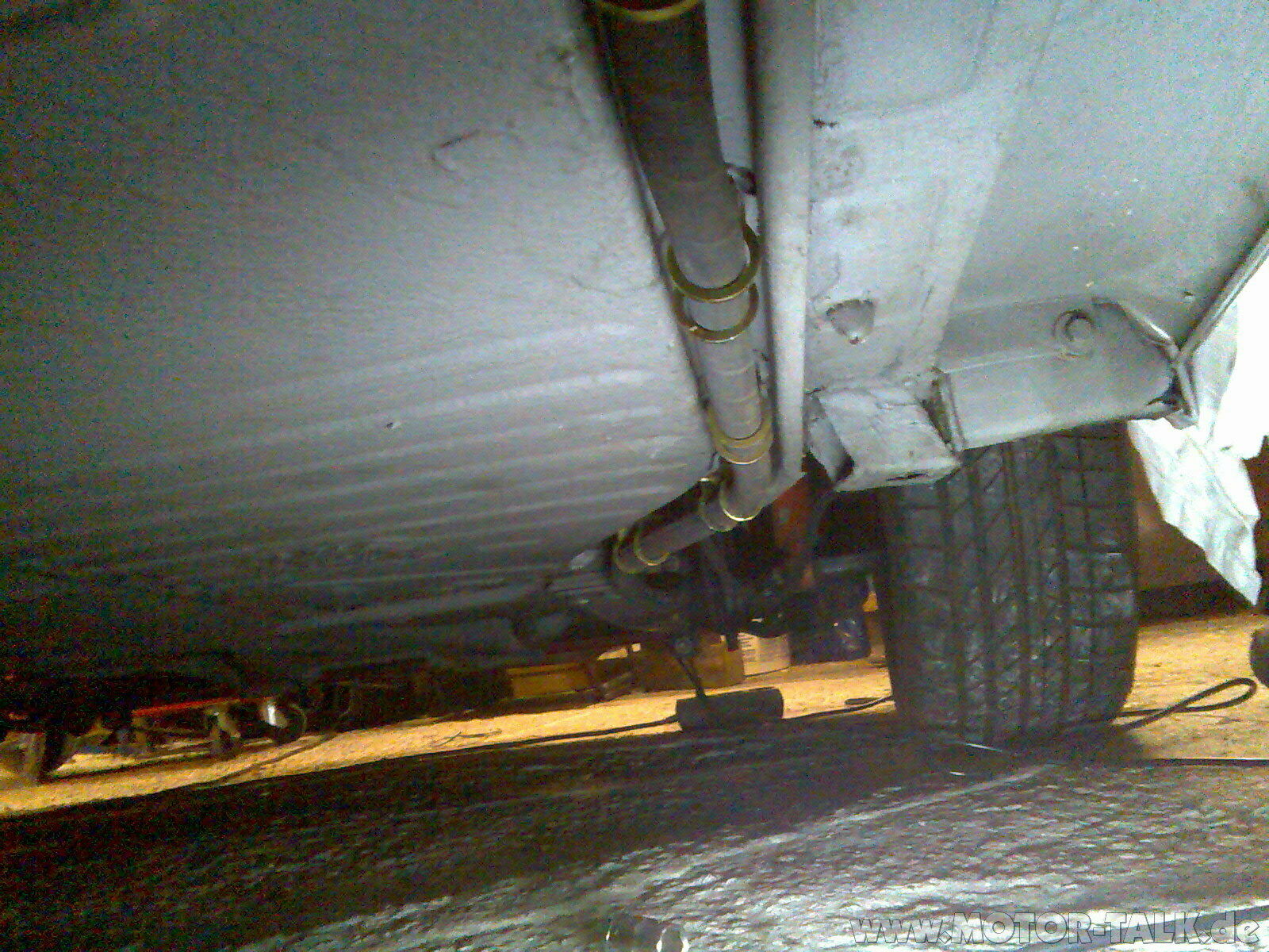 Externer Ölkühler - Leitungen durch Mittel-/Rahmentunnel legen