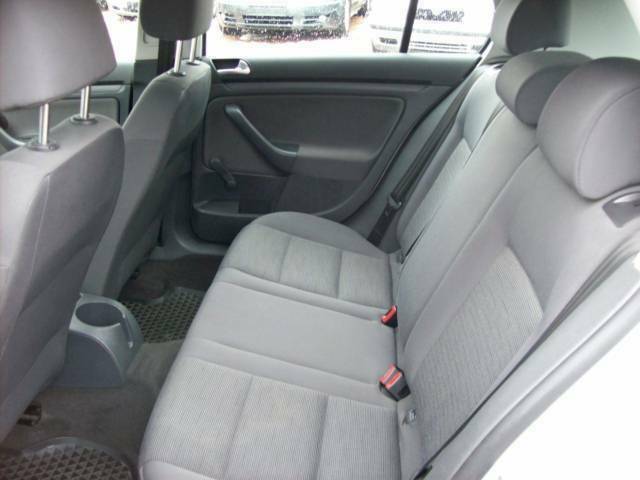 Sitzerhöhung Kopfstützen hinten stören