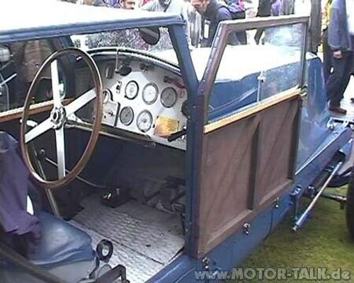 Renault-speed-record-car-cockpit