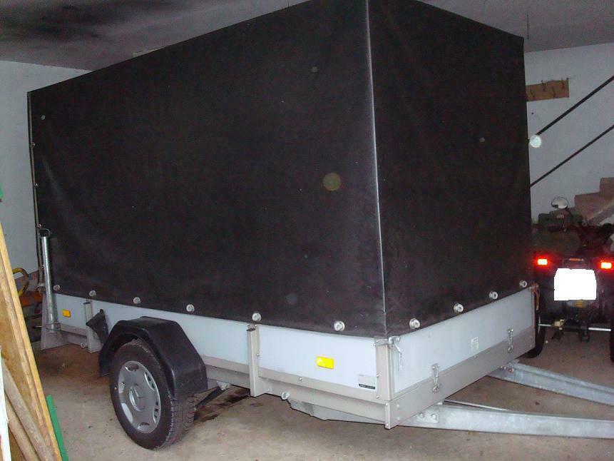 Humbaur PKW Anhänger mit Plane und Spriegel 1300KG 100KmH BJ 2002 Gut erhalten Hallen Lagerung