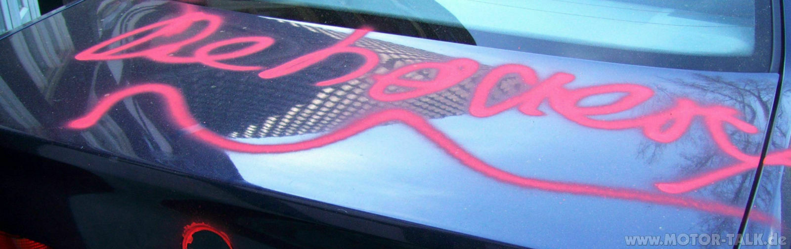 HILFE! Auto mit Farbe beschmiert