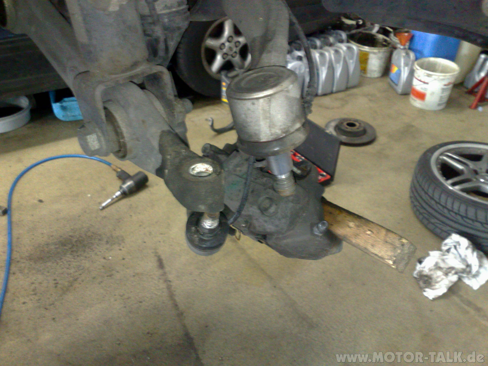 Knarzen vorne rechts seit Reifenwechsel