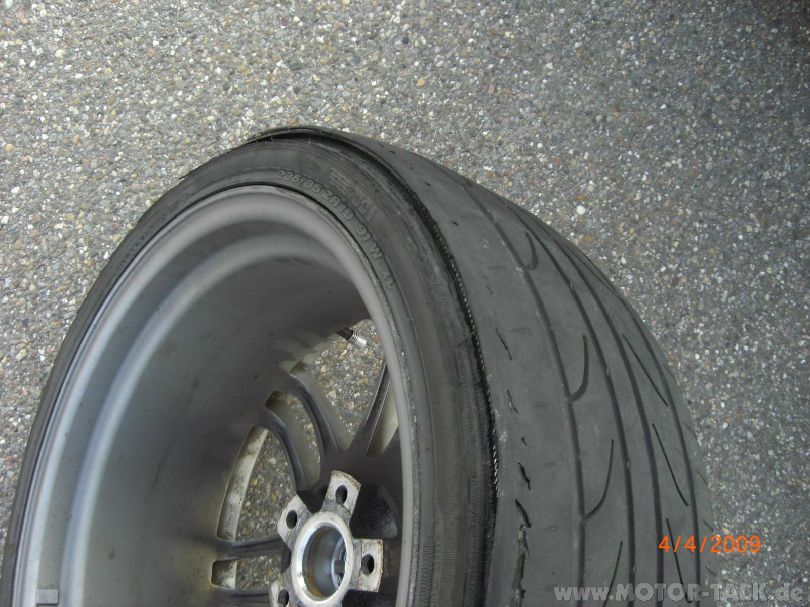 Risse auf der Reifeninnenseite Goodyear Eagle F1