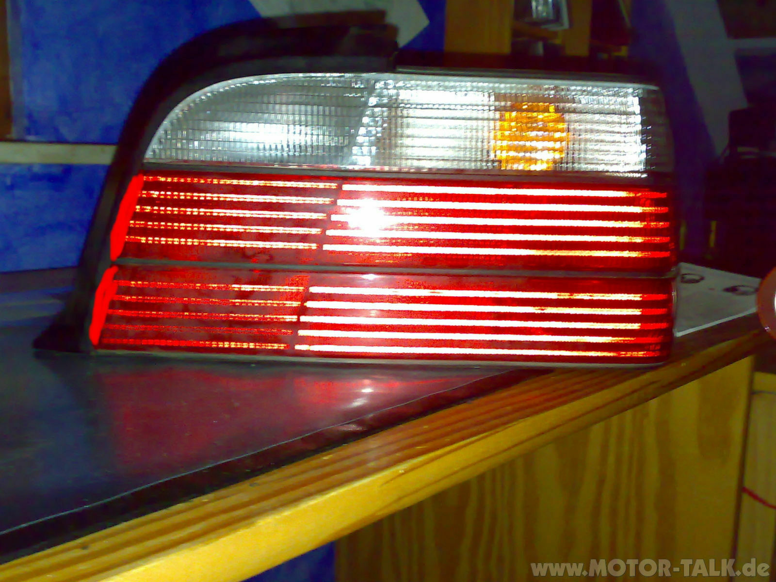 Reflektoren bei Rot-Weißen Rückleuchten?