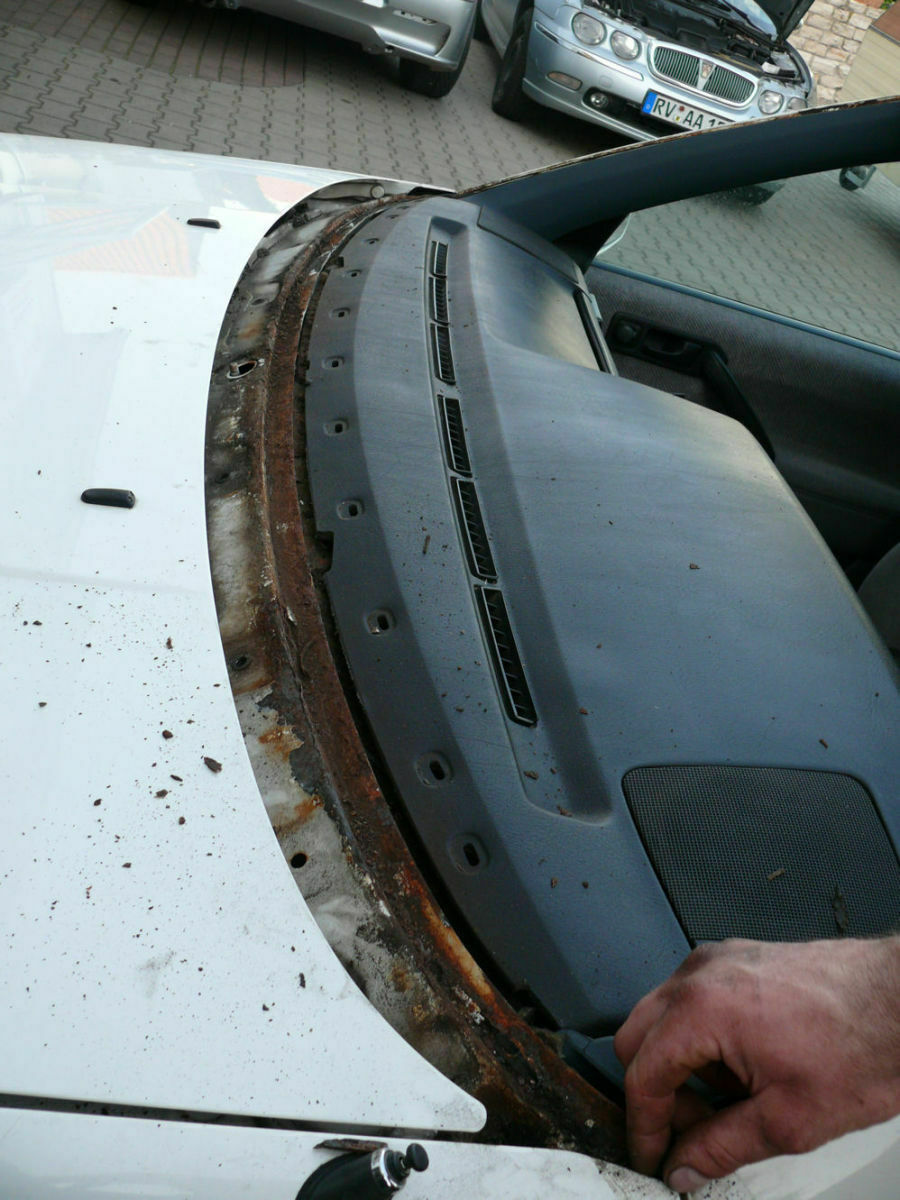 Wasser hinterm Fahrersitz