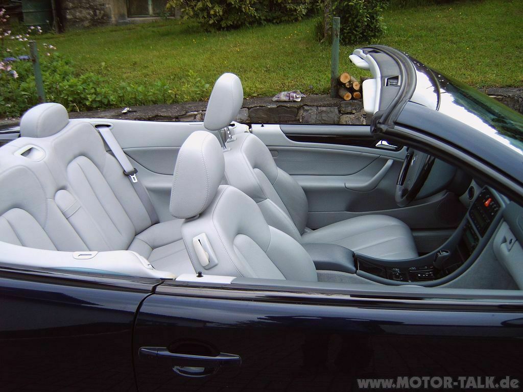 Hatte jemand zufällig 2 graue Fußmatten für vorne.