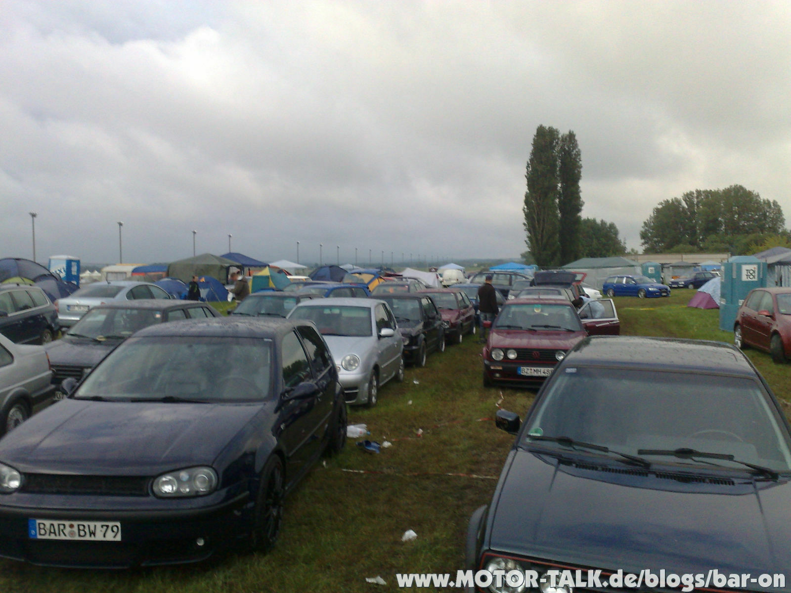 Opfer an den Gott der Autotreffen