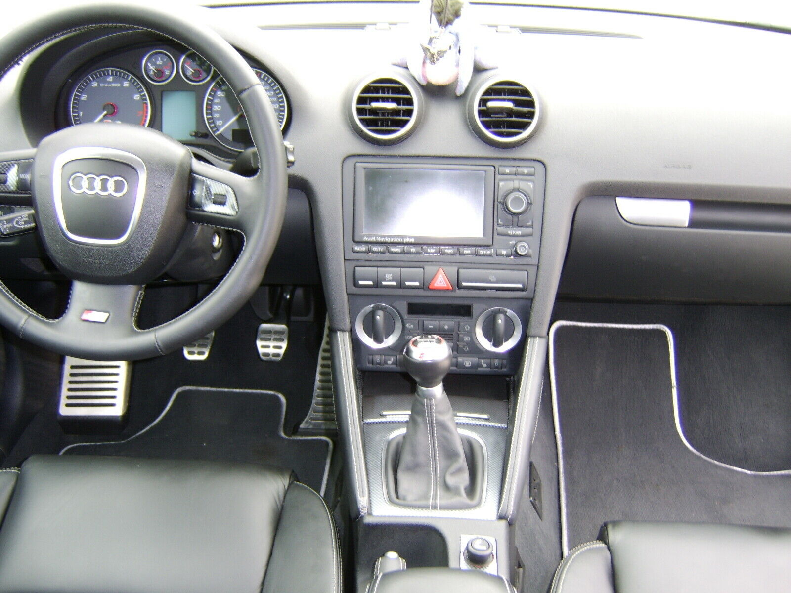 Dekorleisten und Mittelarmlehnen nachrüsten