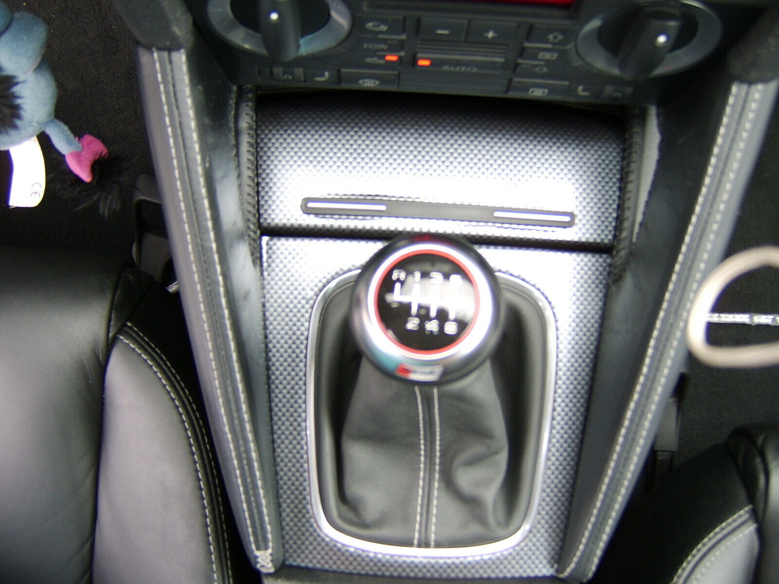 Dekorleisten und Mittelarmlehnen nachrüsten