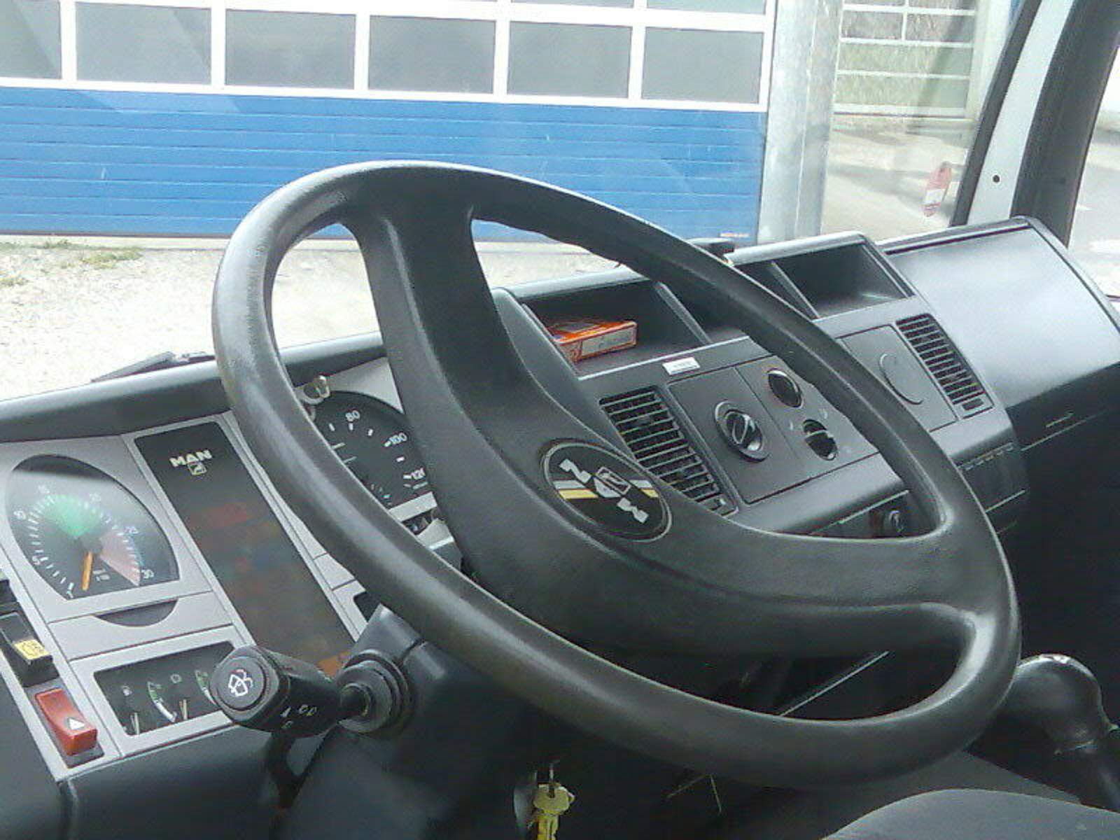 MAN L2000 / LE2000 M2000 RECHTER FAHRERHAUSECKE main image 0
