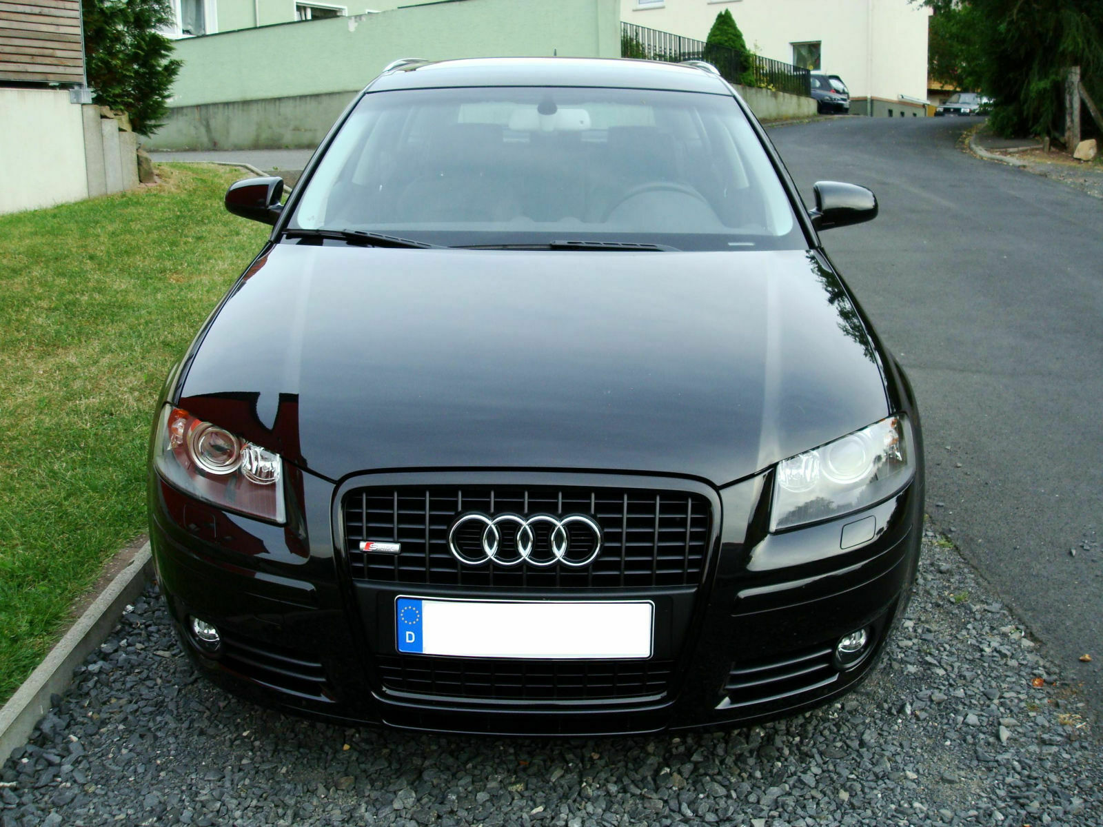 Schwarzer Kühlergrill