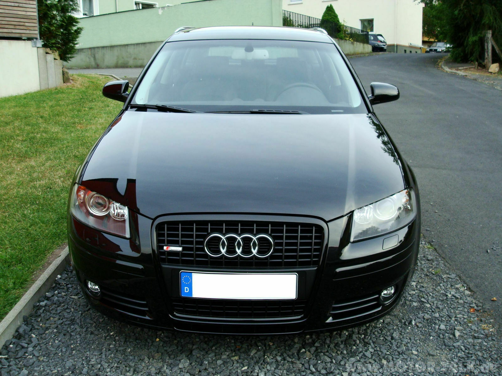 Schwarzer Kühlergrill