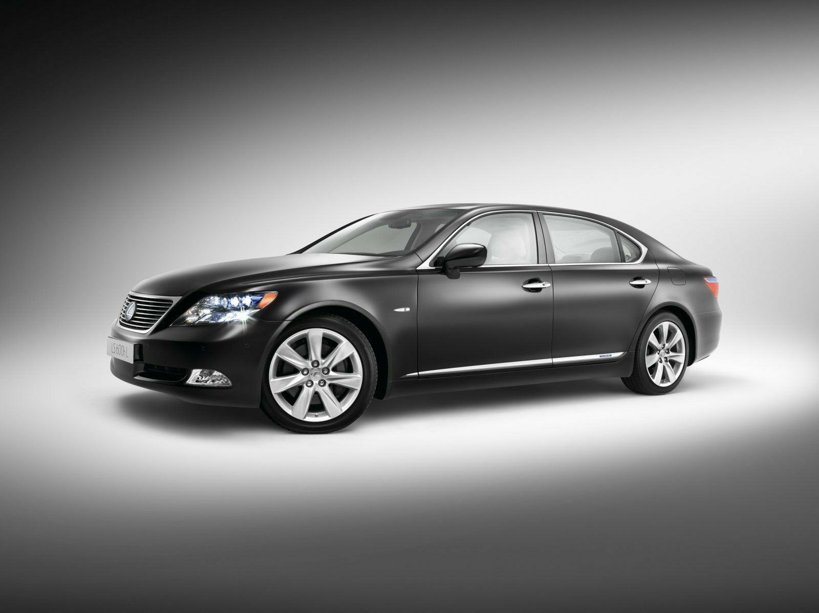 Lexus LS 600h gewinnt Wahl zum "Allradauto des Jahres 2008"