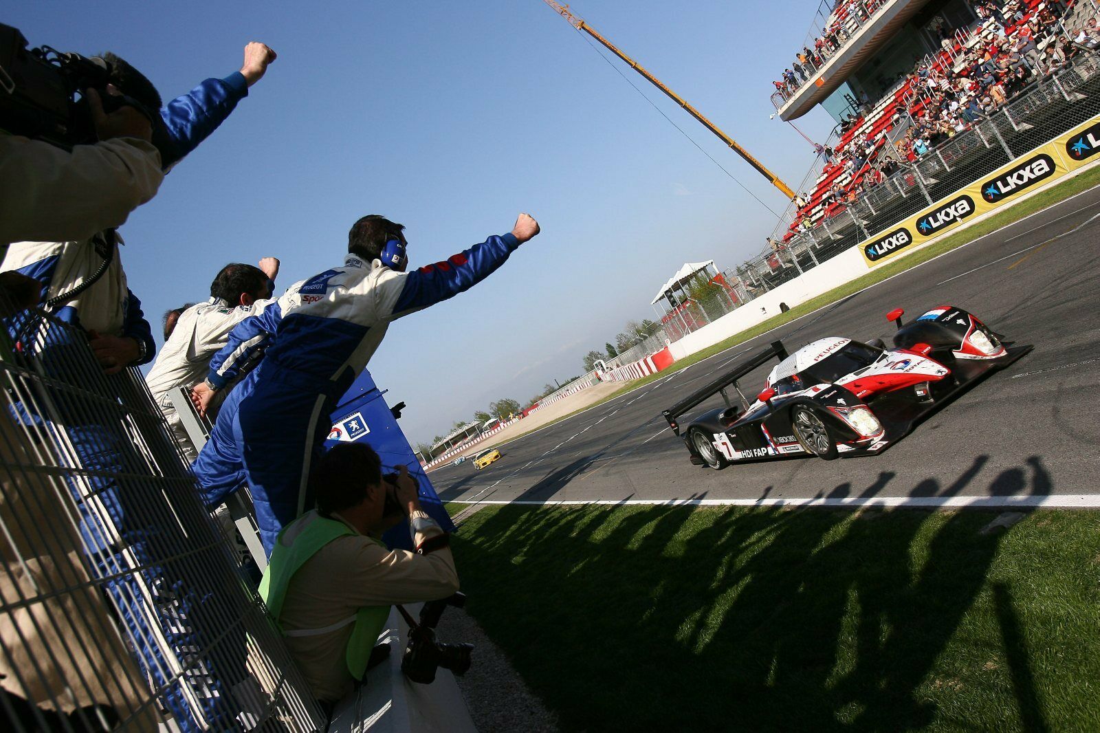 Saisonauftakt nach Maß: Peugeot 908 HDi FAP gewinnt in Barcelona