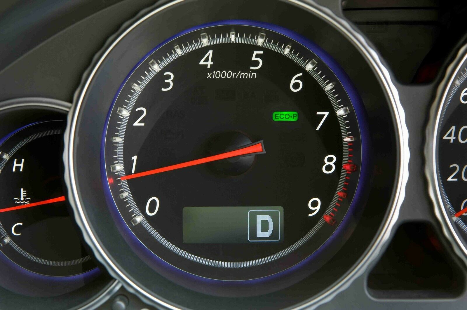 Mitdenkendes gaspedal „eco pedal“ hilft sprit sparen