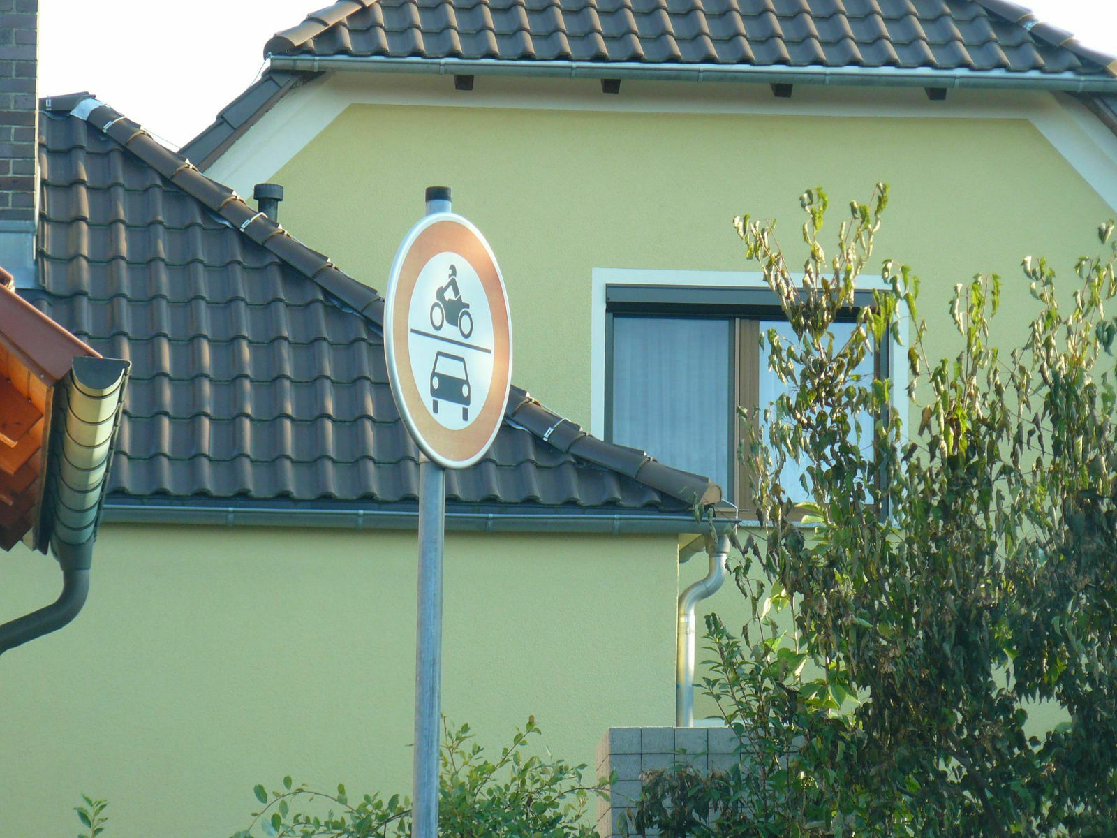 Gilt hier: Rechts vor Links?