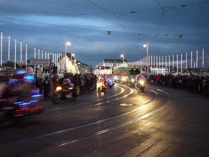 Silent night, Harley night: Die Invasion der Weihnachtsmänner