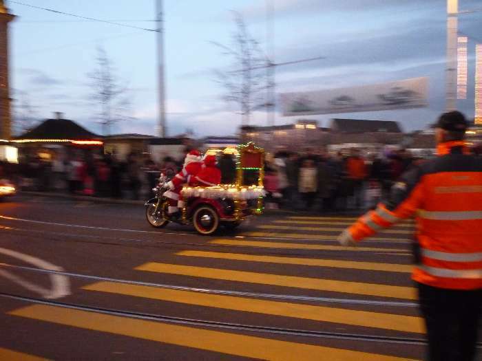 Silent night, Harley night: Die Invasion der Weihnachtsmänner