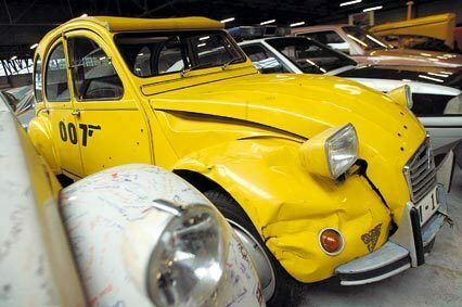 In tödlicher Mission: Claudine und ihre 007-Ente