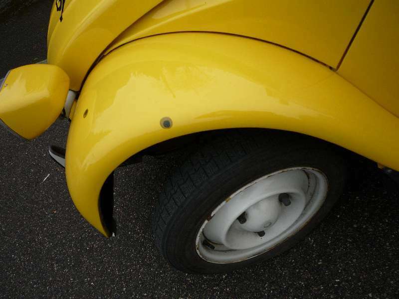 In tödlicher Mission: Claudine und ihre 007-Ente