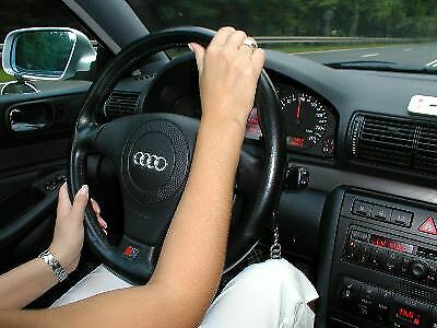 Das Lenkrad, und wo kommen die Hände hin...?