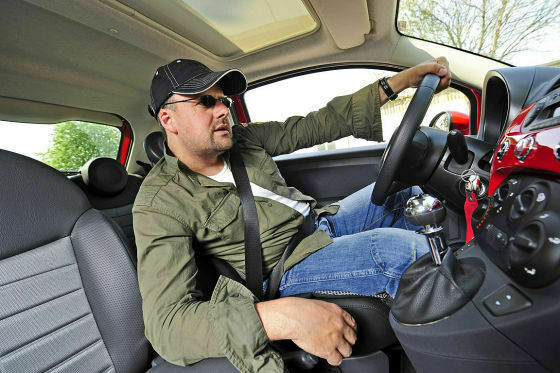 Das Lenkrad, und wo kommen die Hände hin...?