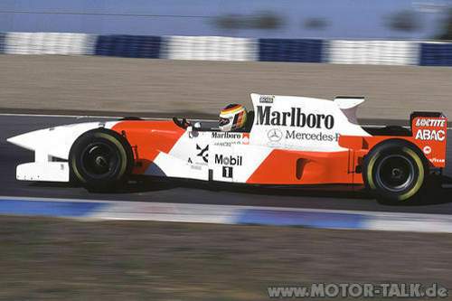 Bernd-schneider-bei-testfahrten-im-mclaren-mercedes-mp4-10