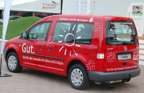 Roter Caddy EcoFuel beim Erdgas-Stand