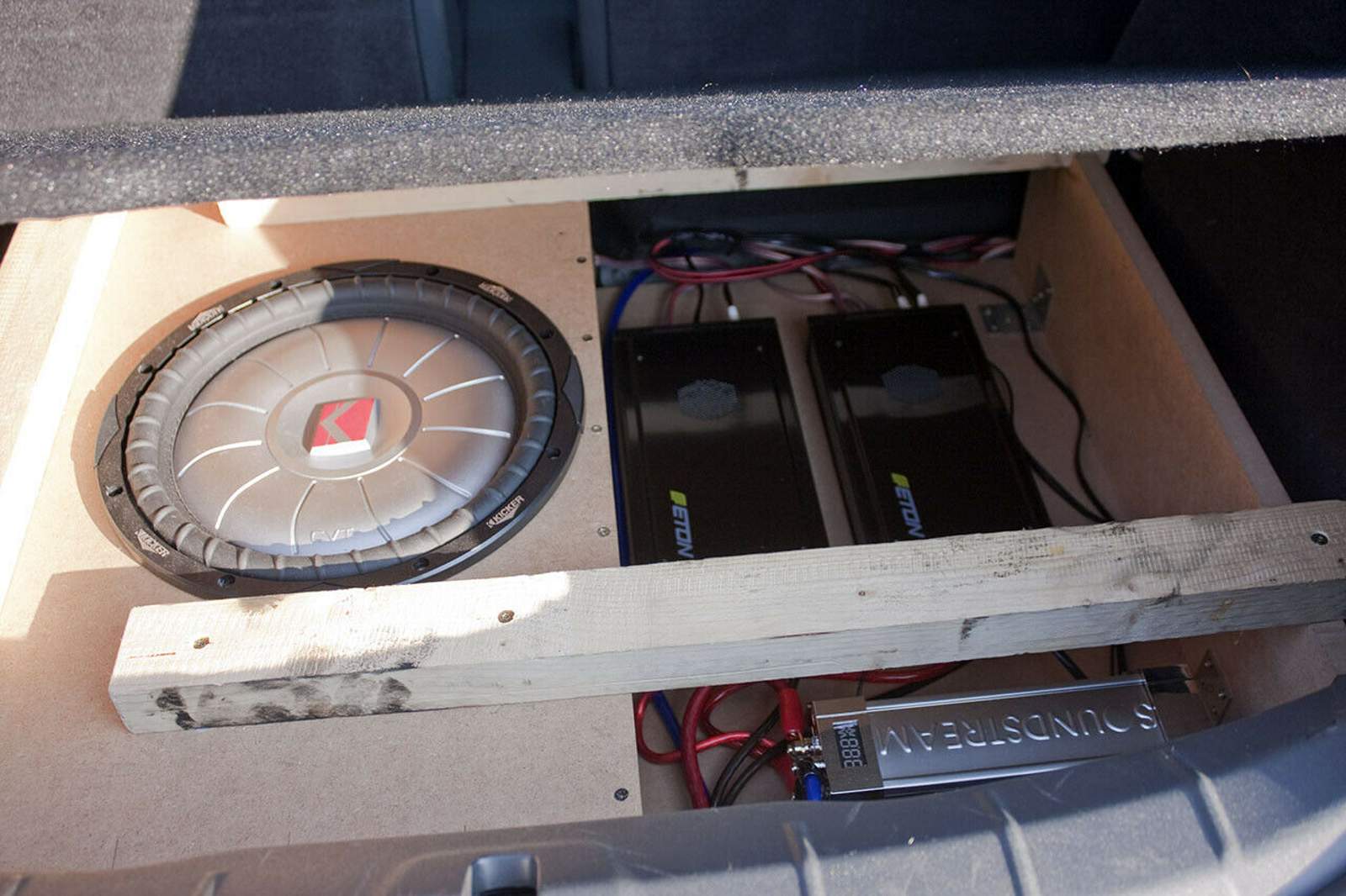 Subwoofer, Amps und PowerCap Performance Radio Verstärker