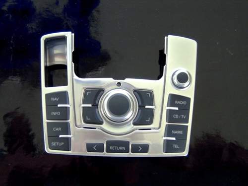 Mittelkonsole-carbon-optik-silbernes-mmi