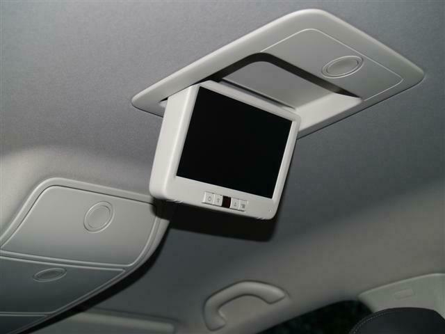 Bildschirm mit DVD Player für die kleinen Gäste hinten