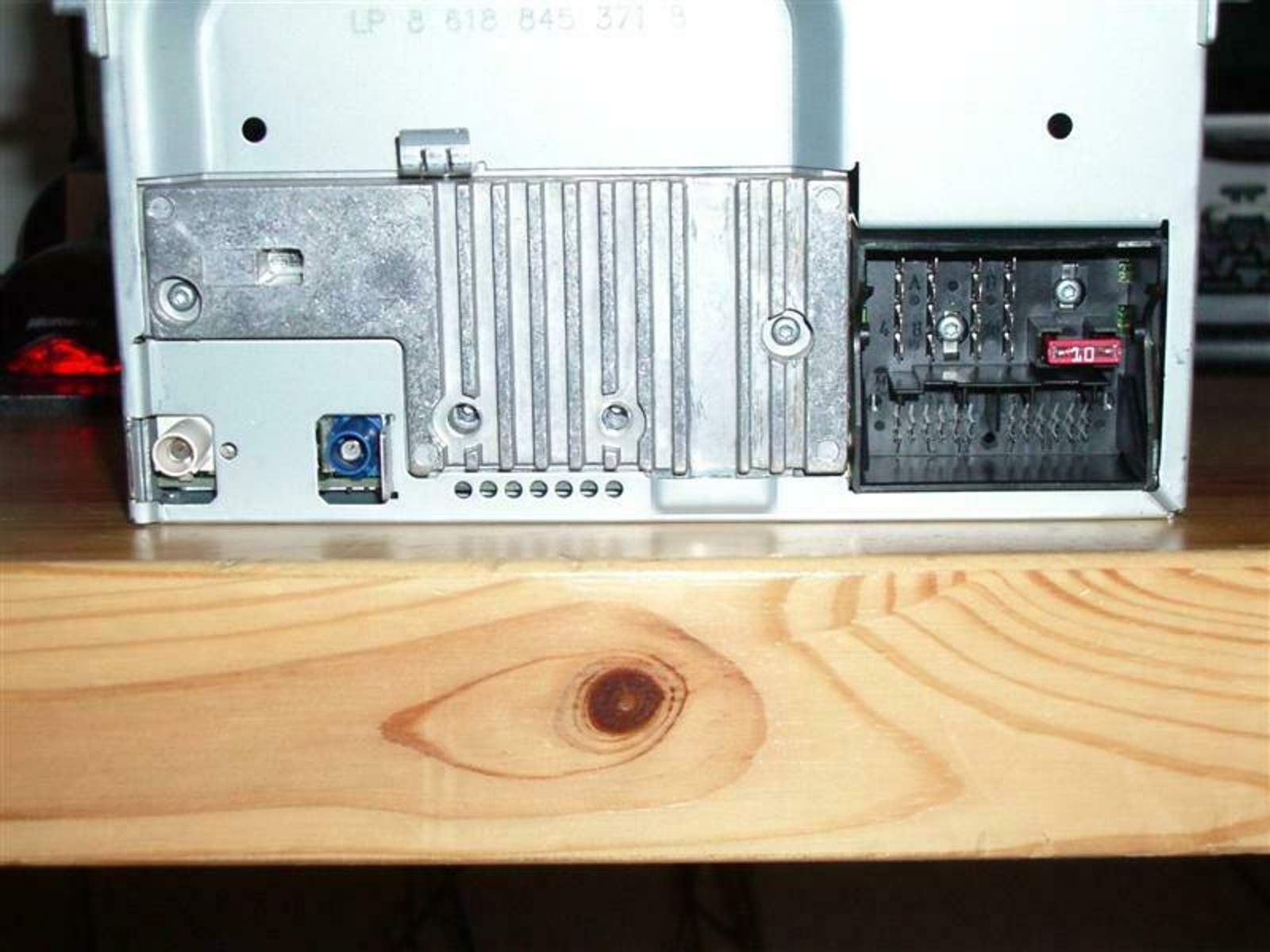 RNS300 Rückseite GPSAntenne unter Armaturenbrett WELCHE? VW Passat B6 & CC 203065130