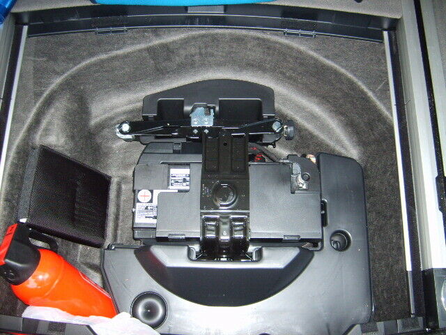 Bilder Reserverad platzsparend und Reifenreparaturset